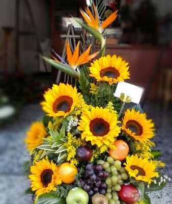 frutero con girasoles